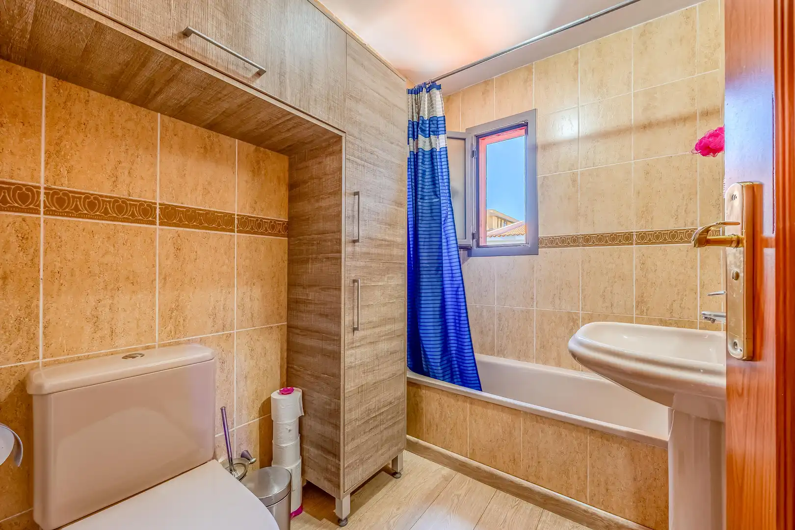 Bathroom of Houses for sale in Santa Lucía de Tirajana  with Terrace, Storage room and Balcony