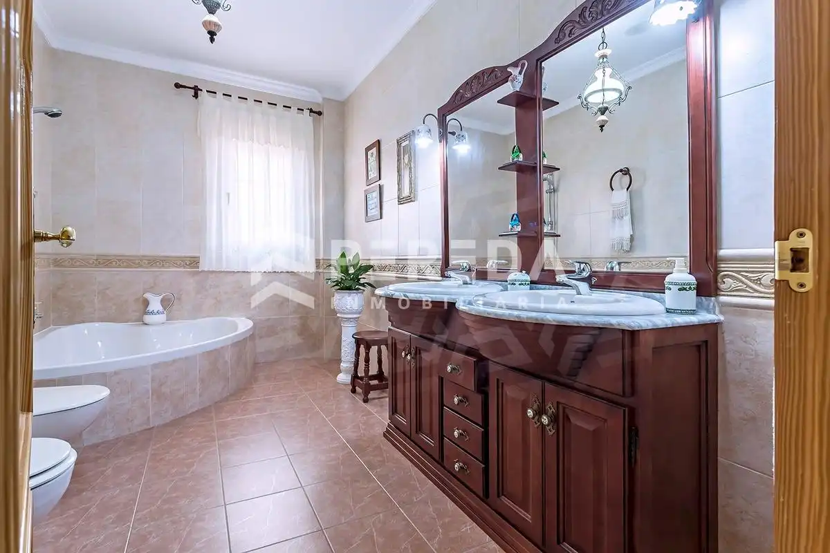 Baño de Casa adosada en venta en Roquetas de Mar con Aire acondicionado, Jardín privado y Terraza