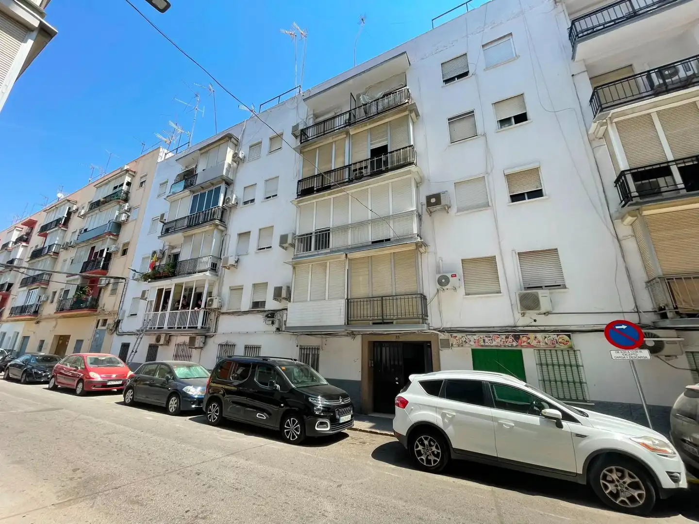 Vista exterior de Piso en venta en San Juan de Aznalfarache