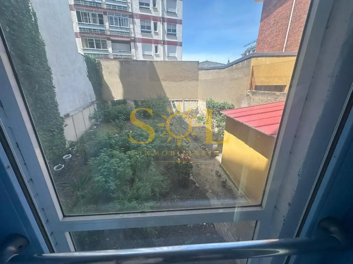 Terrassa de Pis en venda en León Capital  amb Calefacció i Balcó