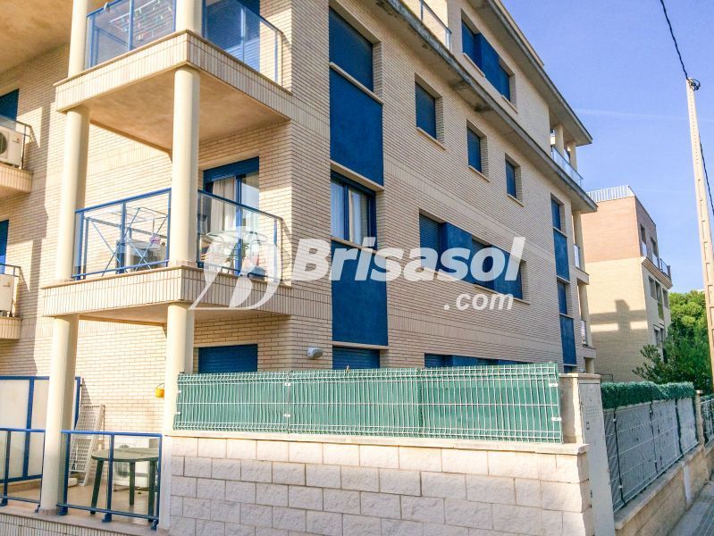 Vista exterior de Àtic en venda en Mont-roig del Camp amb Aire condicionat, Terrassa i Balcó