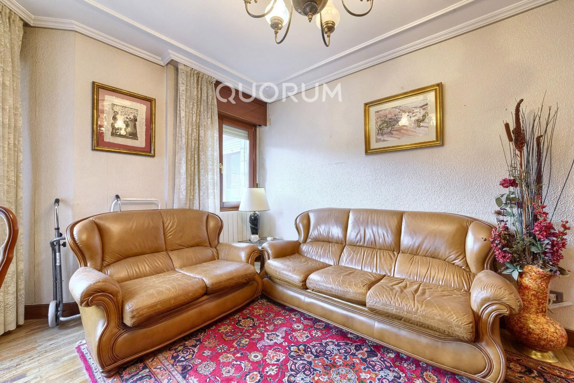 Sala d'estar de Pis en venda en Ugao- Miraballes amb Calefacció, Traster i Balcó