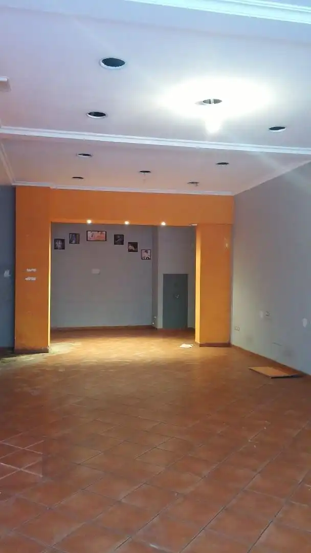 Local comercial en alquiler en Avenida Finisterre 238, imagen 2