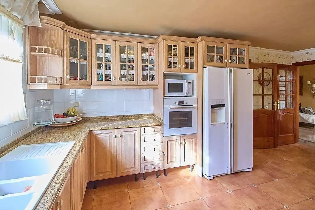 Cuina de Casa o xalet en venda en Tarragona amb Aire condicionat, Calefacció i Jardí privat