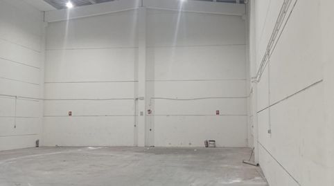 Foto 4 von Fabrikhallen zur Miete in El Alborgí, Paterna