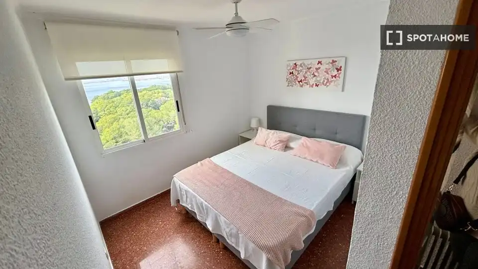 Habitación de Piso de alquiler en Valencia con Aire acondicionado, Calefacción y Amueblado