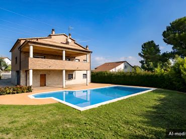 Casa con balcone in vendita a Piera