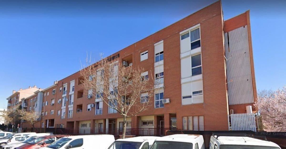 Vista exterior de Apartament en venda en Parla amb Calefacció i Jardí privat