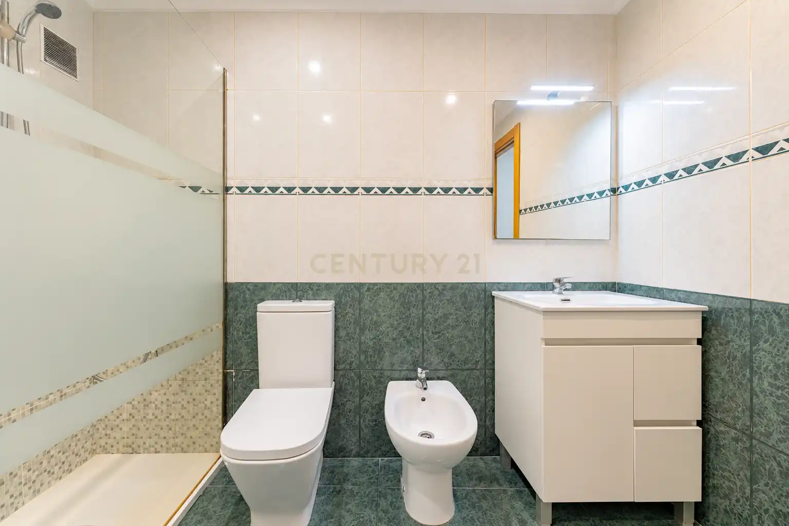 Baño de Apartamento en venta en Camí Reial 
