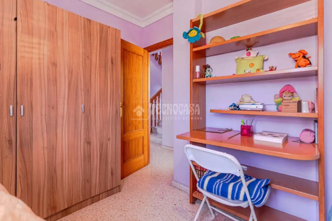 Habitación de Casa adosada en venta en Motril con Calefacción y Terraza