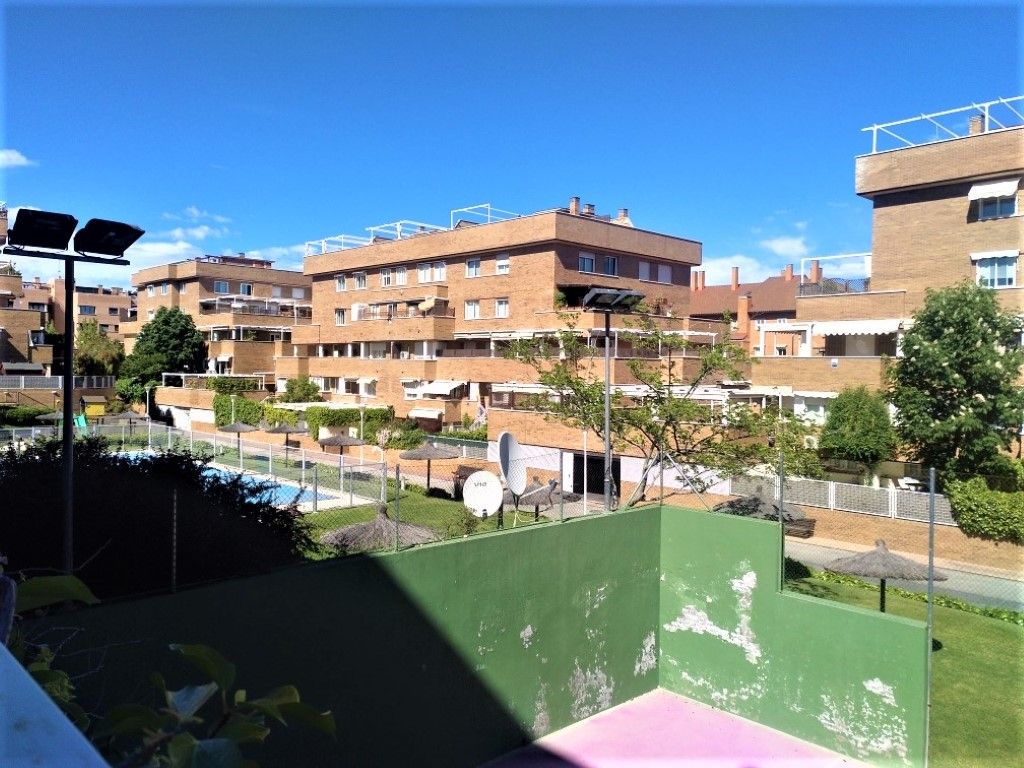 Exterior view of Flat to rent in Boadilla del Monte  with Air Conditioner, Private garden and Terrace