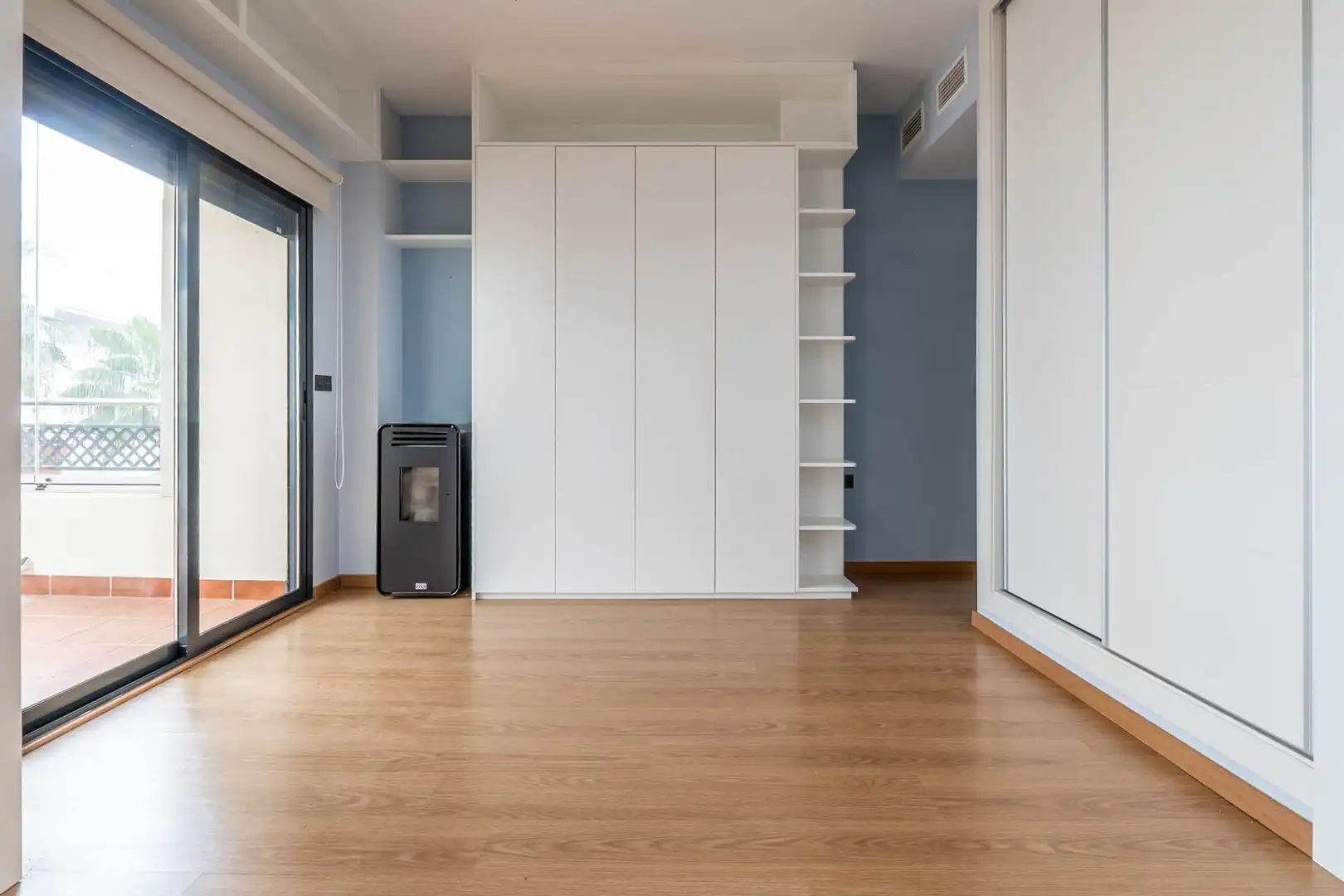 Habitación de Piso en venta en Motril con Terraza y Piscina comunitaria