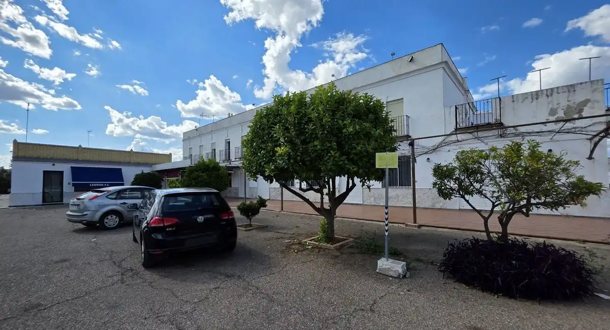 Vista exterior de Edificio en venta en La Luisiana