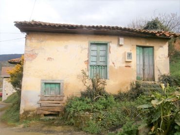 Casa amb jardí en venda a Candamo