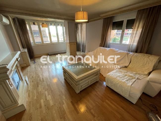 Sala d'estar de Pis en venda en Alcalá de Henares amb Aire condicionat, Parquet i Piscina