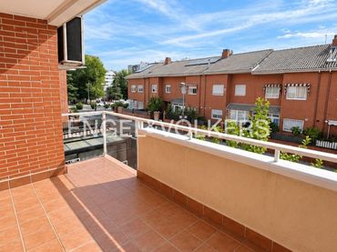 Terraced house with balcony for sale in Centro