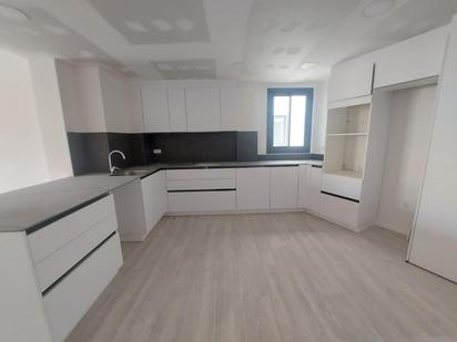 Kitchen of Flat for sale in Vilafranca del Penedès  with Air Conditioner and Balcony