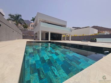 Casa amb balcó en venda a Calle El Sauce