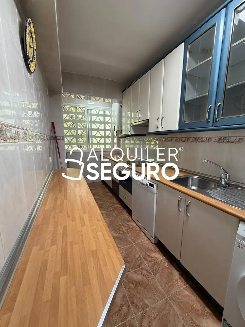 Cuina de Pis de lloguer en Madrid amb Aire condicionat i Calefacció