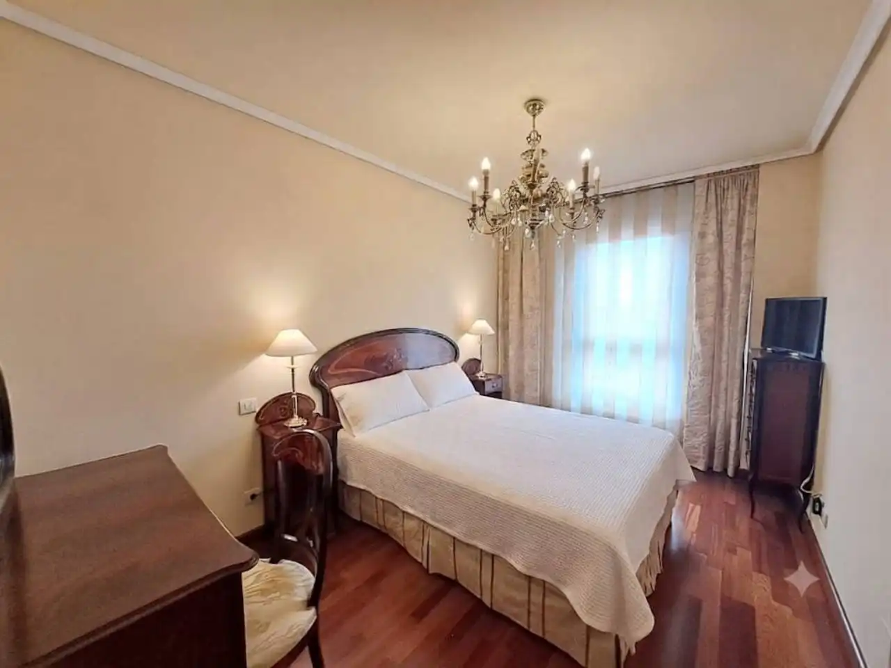 Flat for sale in Calle Sahagún, Universidad - Las Huelgas