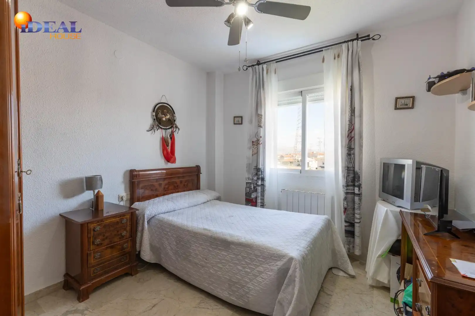 Dormitori de Casa o xalet en venda en Las Gabias amb Aire condicionat, Calefacció i Jardí privat