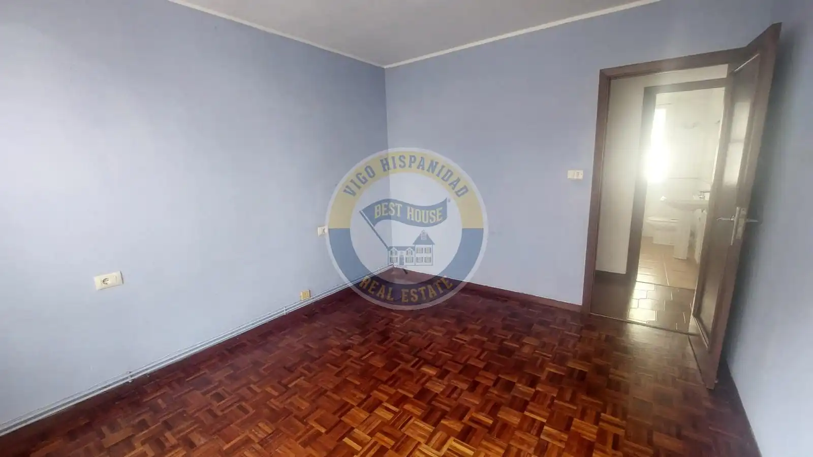 Pis en venda en Vigo  amb Calefacció, Parquet i Traster