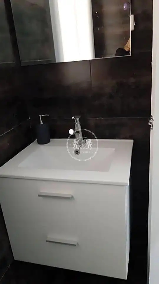 Bany de Estudi en venda en Madrid amb Aire condicionat, Calefacció i Moblat