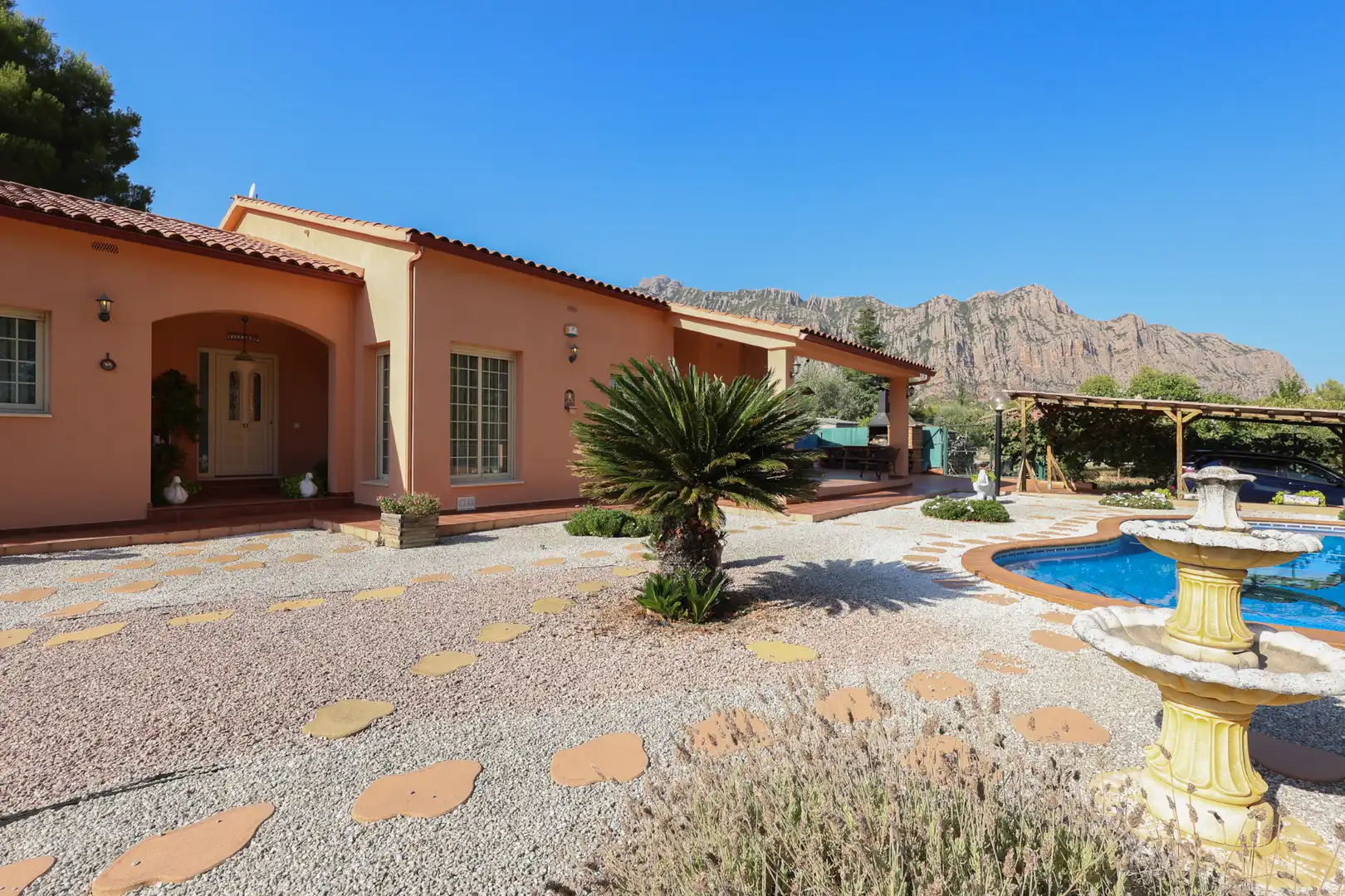 Casa con piscina en venta en Collbató, imagen 2