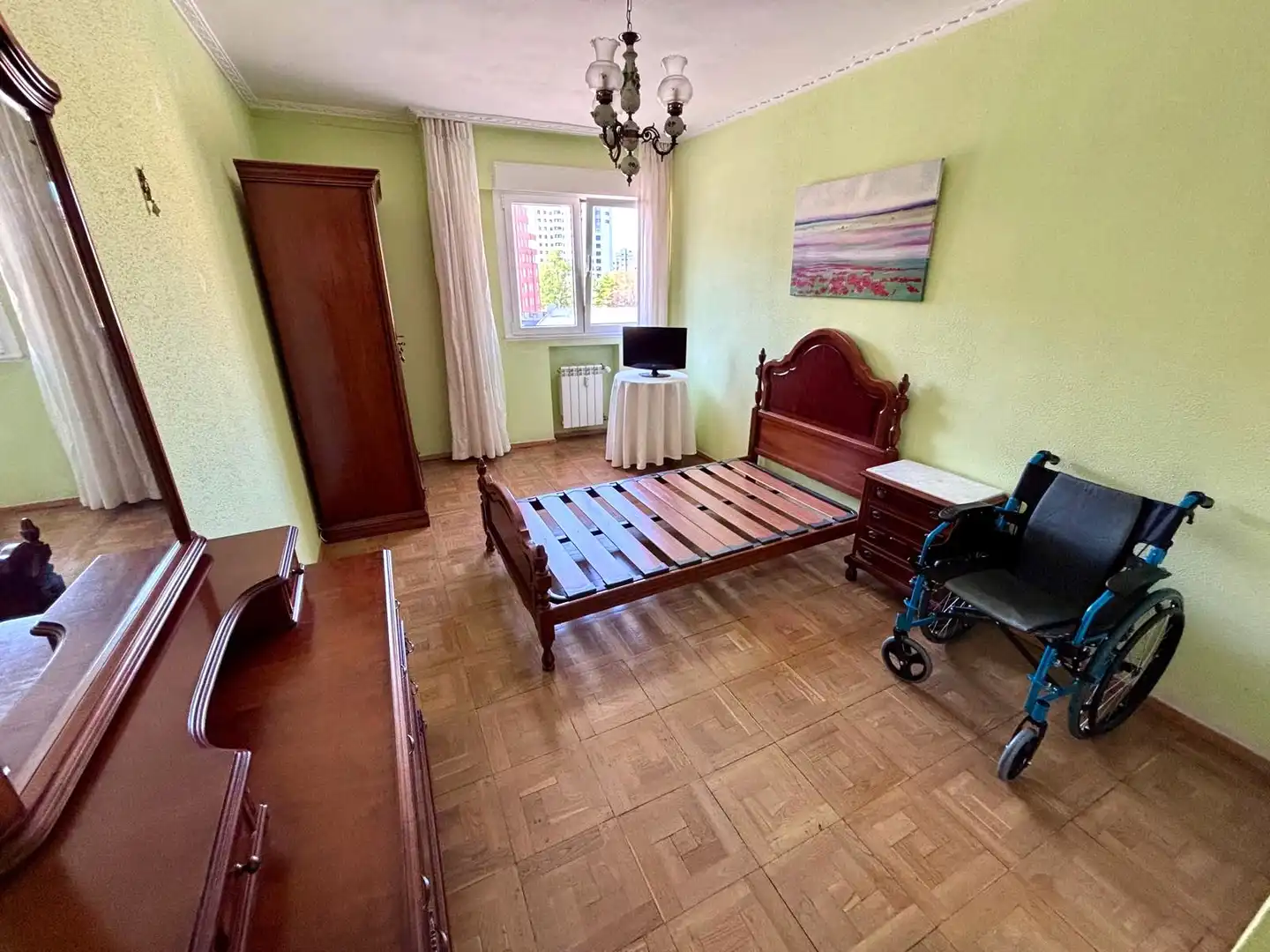 Habitación de Piso en venta en Gijón  con Calefacción, Parquet y Amueblado