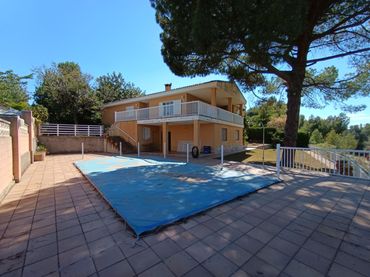 Xalet amb piscina en venda a Foia dels Ángels