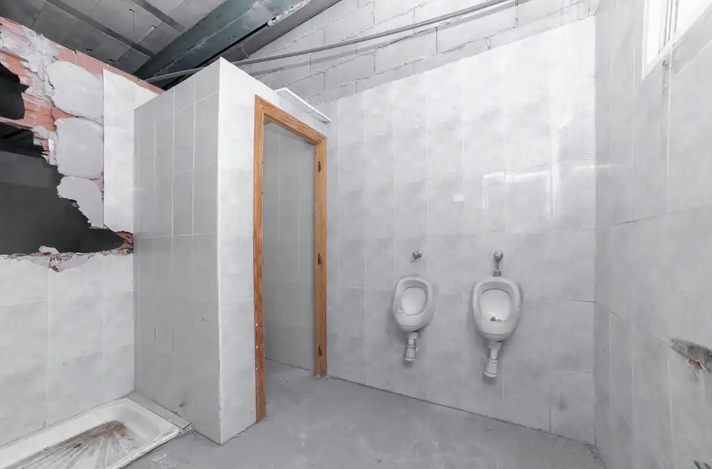 Baño de Nave industrial en venta en Elda