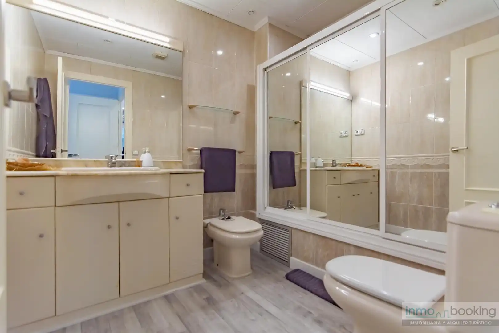Badezimmer von Erdgeschoss zum Verkauf in Salou mit Terrasse