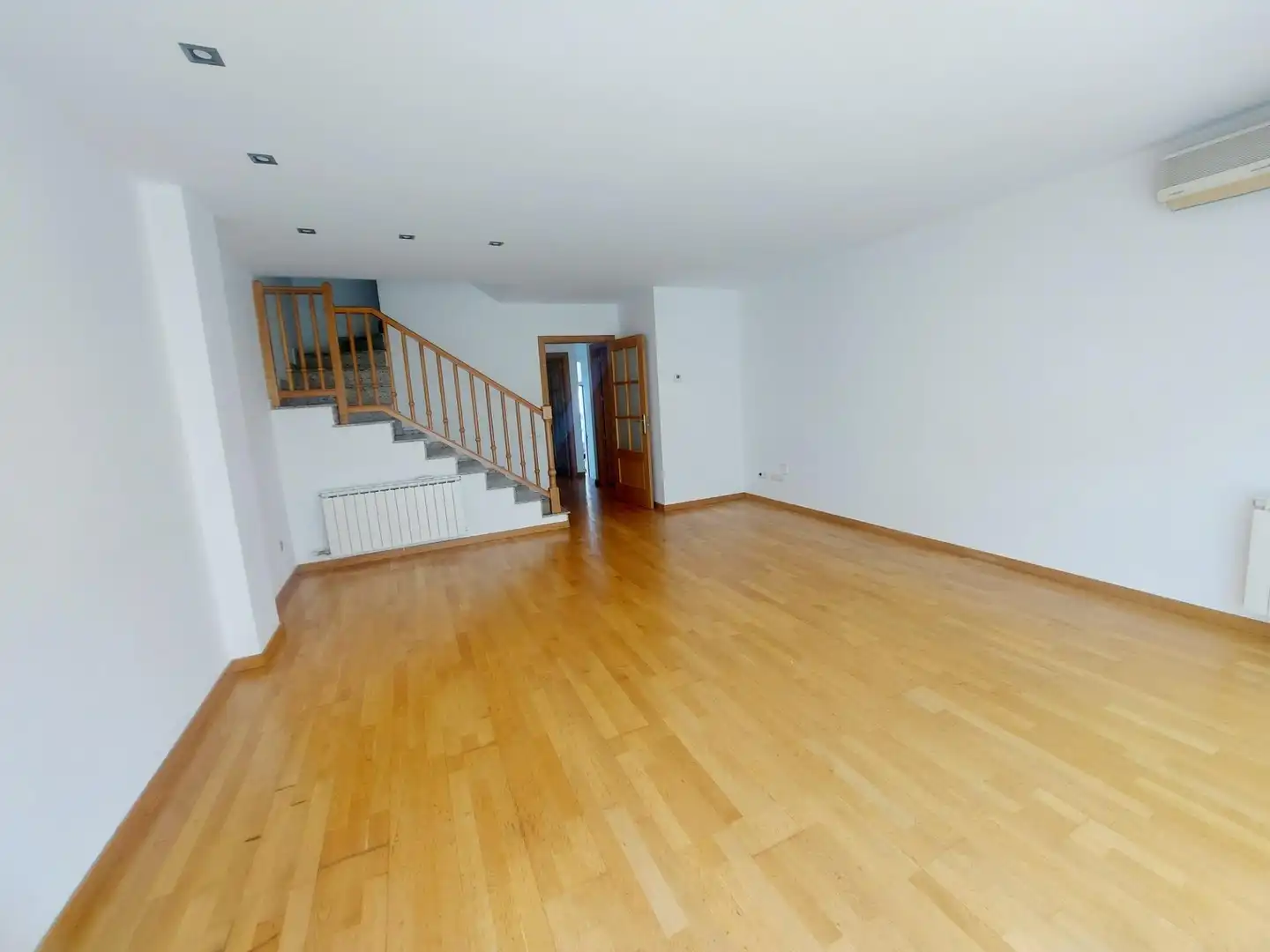 Casa amb terrassa en venda a Sant Andreu de la Barca, imagen 3