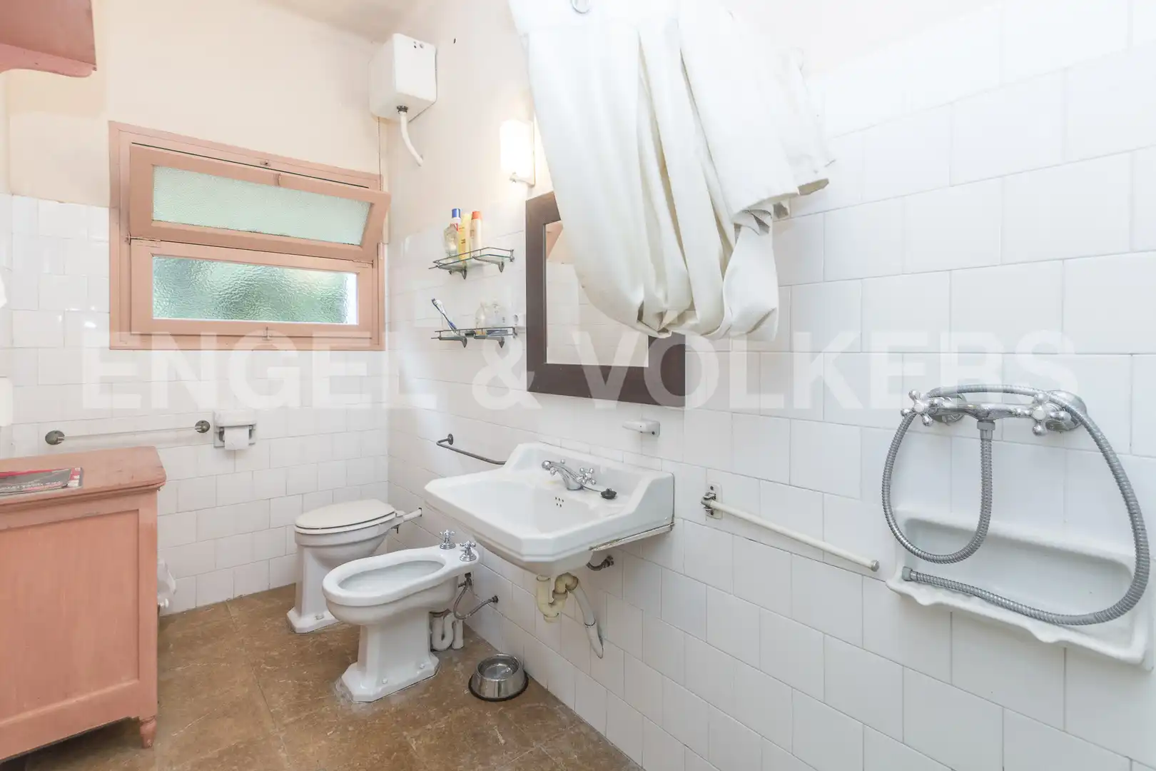 Baño de Finca rústica en venta en Sant Cebrià de Vallalta con Calefacción, Jardín privado y Terraza