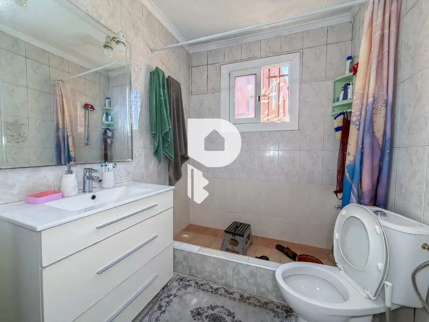 Badezimmer von Haus oder Chalet zum Verkauf in Sant Vicenç Dels Horts mit Terrasse, Abstellraum und Fernseher
