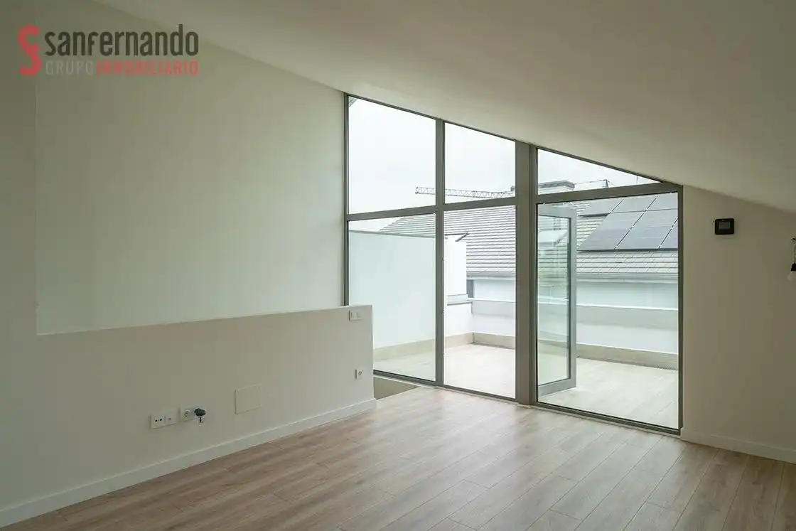 Sala de estar de Casa adosada en venta en Santa Cruz de Bezana con Calefacción, Jardín privado y Terraza