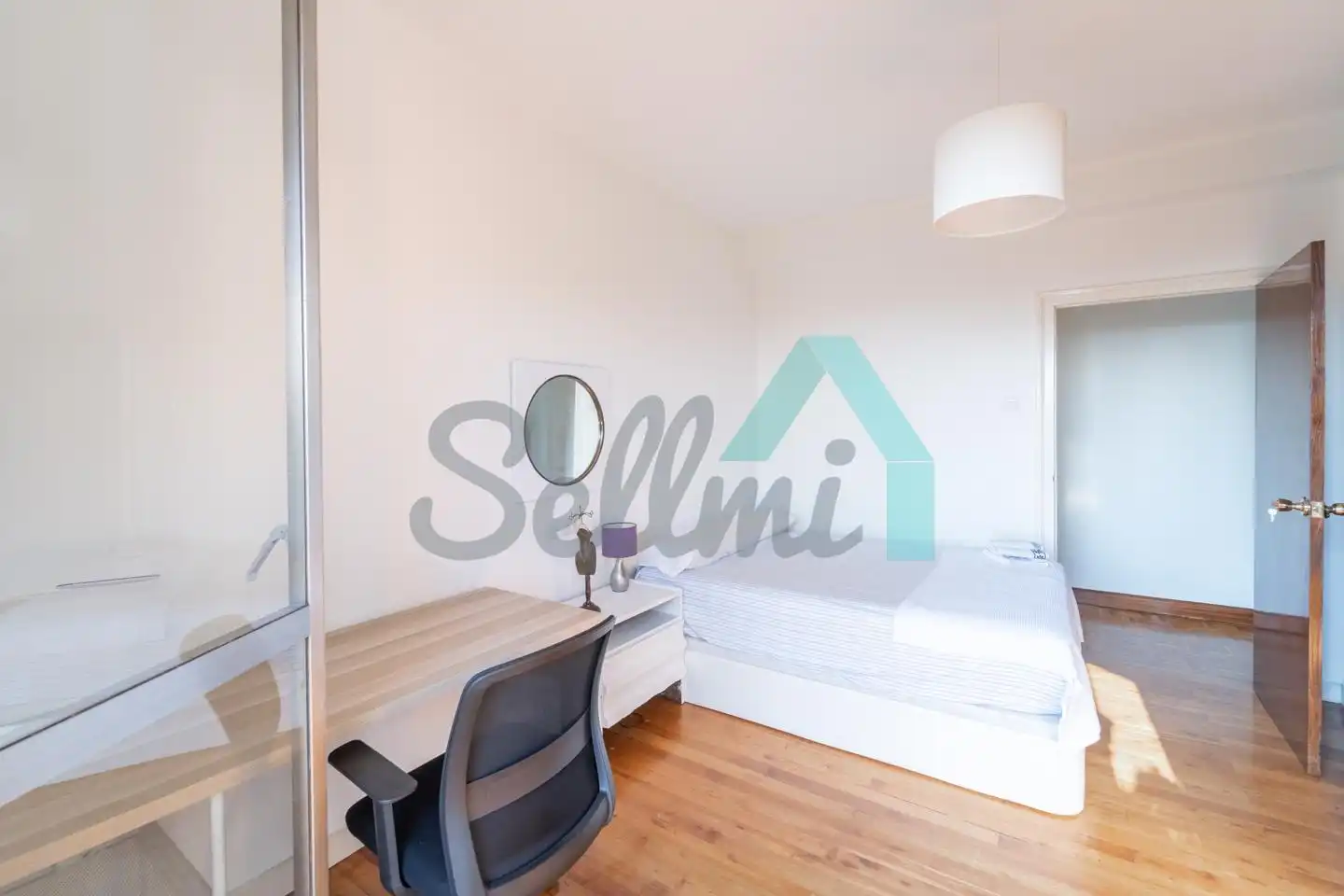 Schlafzimmer von Wohnung zur untervermieten in Oviedo  mit Heizung, Parkett und Möbliert