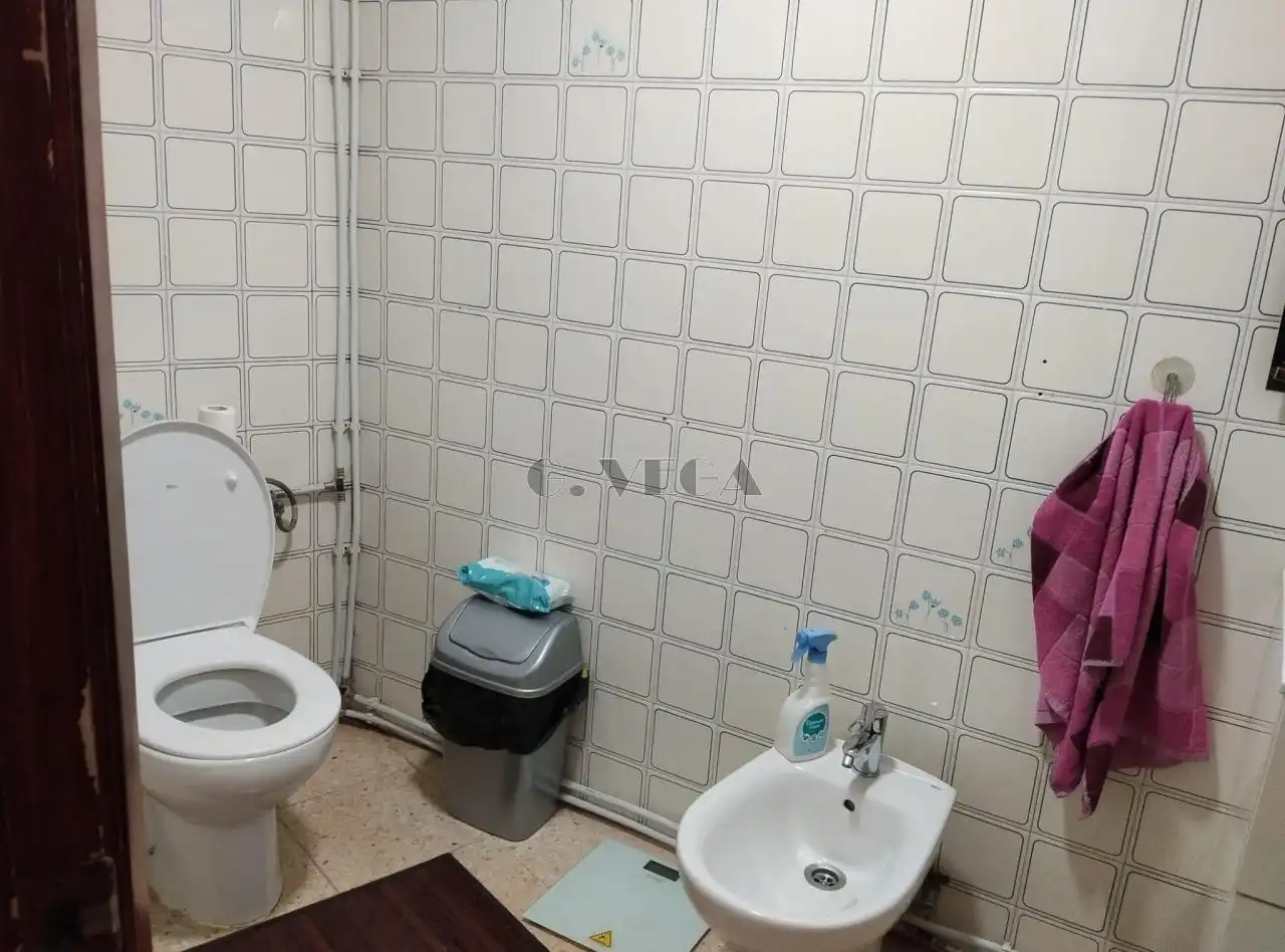 Bany de Pis en venda en Vigo  amb Parquet i Traster