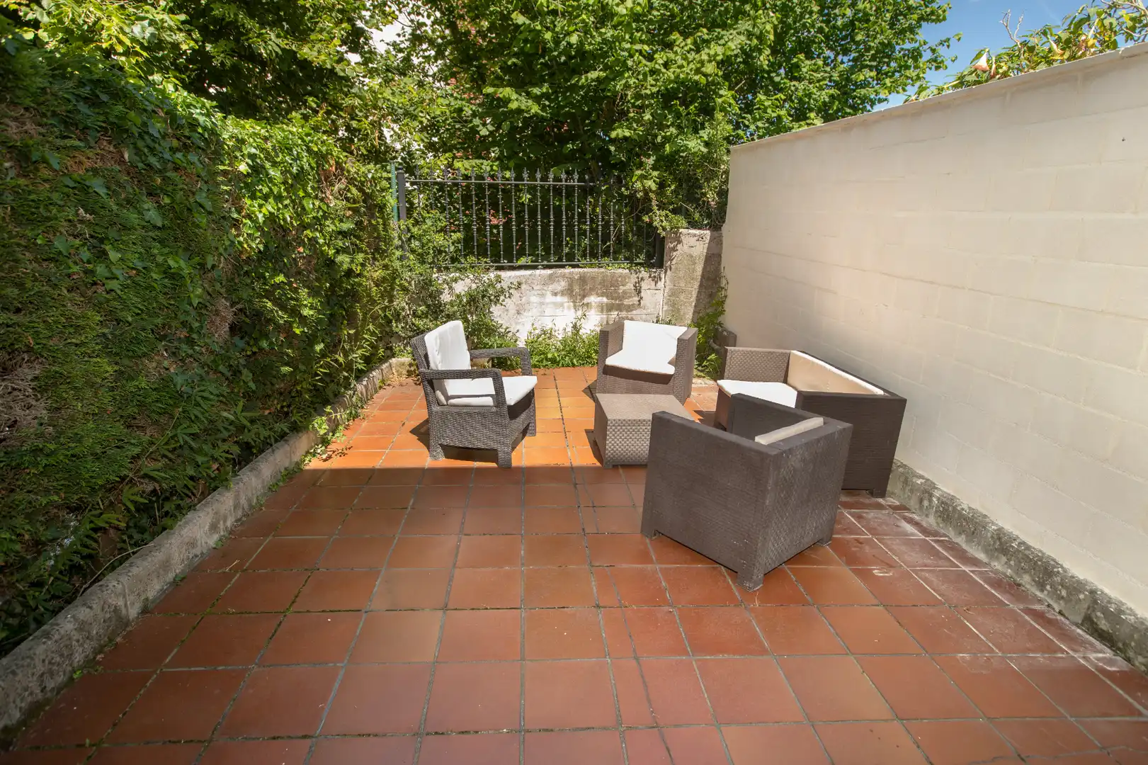 Terrassa de Casa adosada en venda en Camargo amb Calefacció, Jardí privat i Parquet