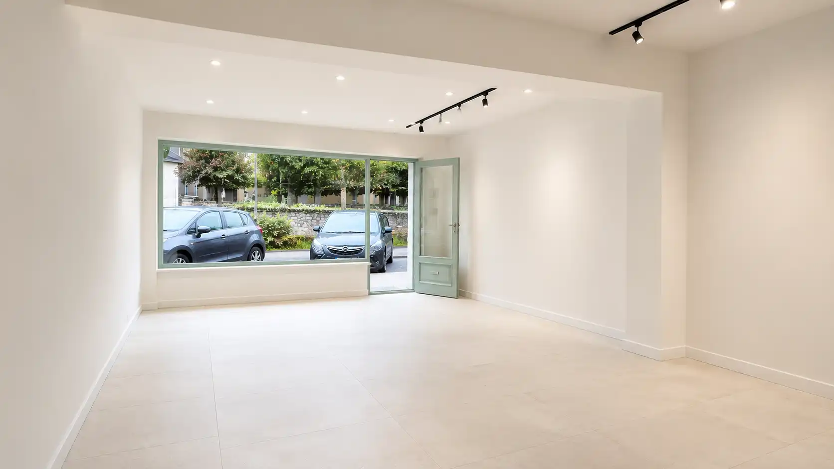 Commercial properties for rent in Llanes