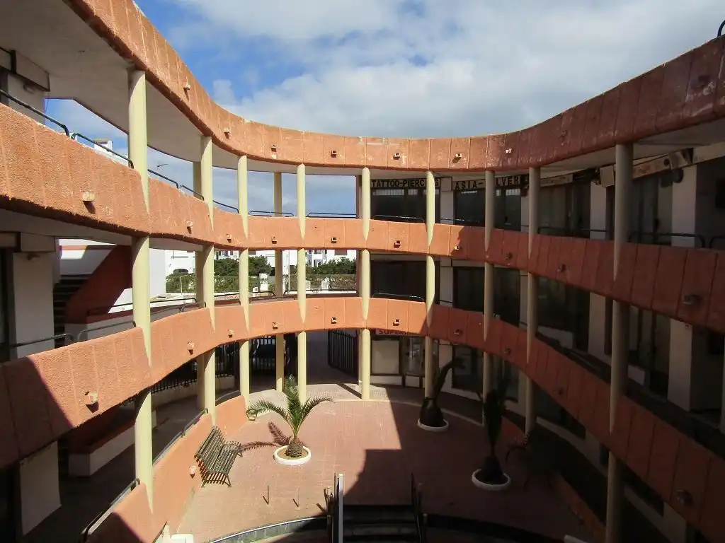 Local comercial en venda a Av Los Delfines, imagen 3