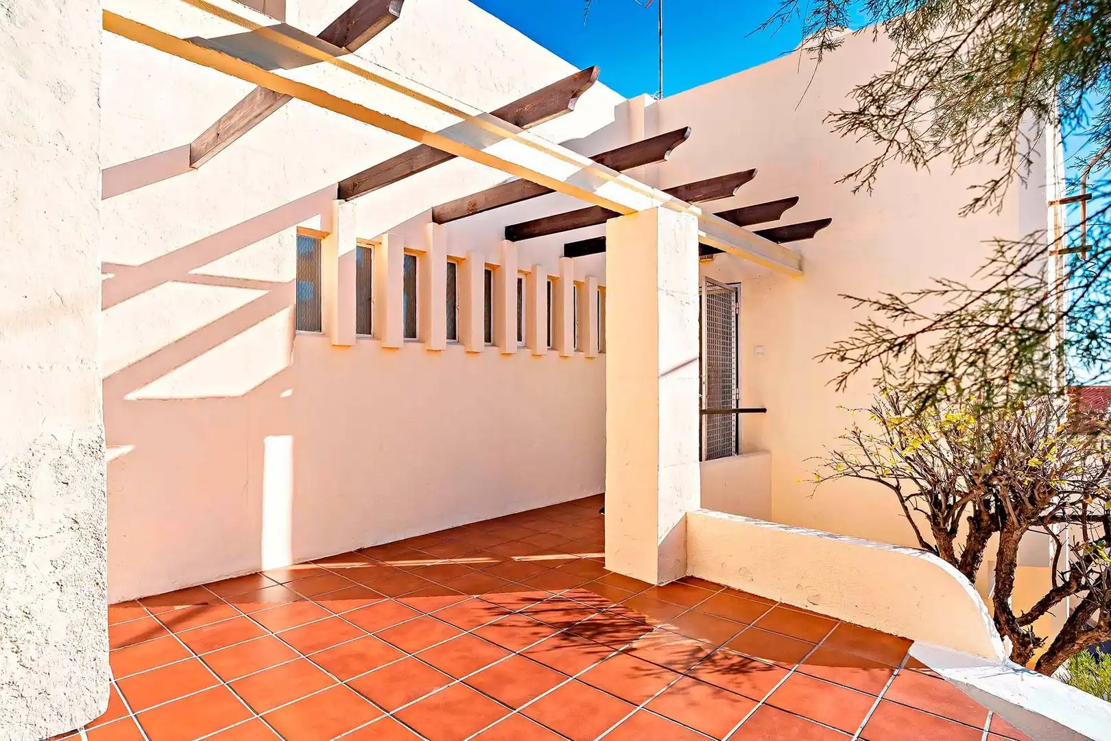 Terrassa de Casa adosada en venda en Roquetas de Mar amb Jardí privat, Terrassa i Traster