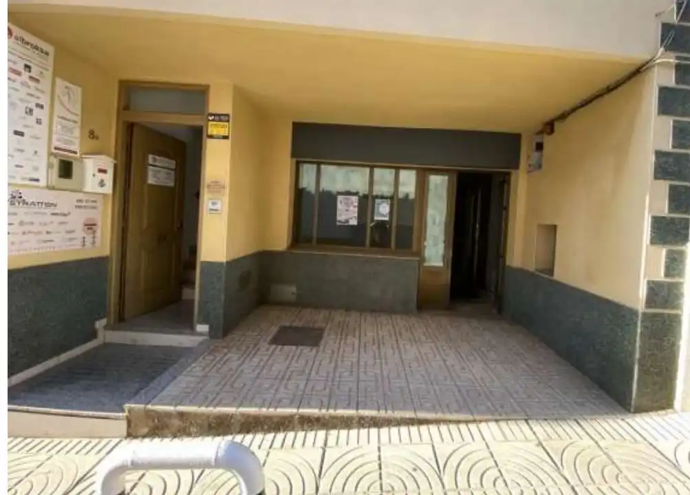 Local comercial en venda a La Zarza (Badajoz), imagen 2