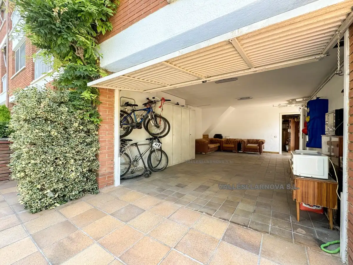 Parking de Casa adosada en venta en Parets del Vallès con Jardín privado y Terraza