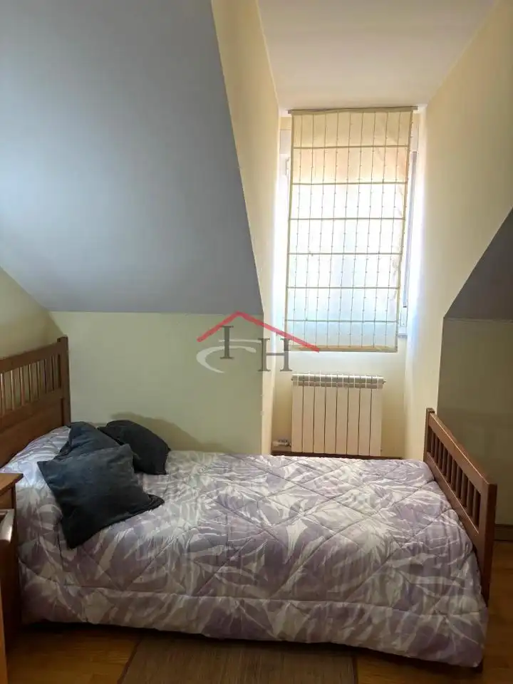 Habitación de Dúplex en venta en San Andrés del Rabanedo con Calefacción, Parquet y Trastero
