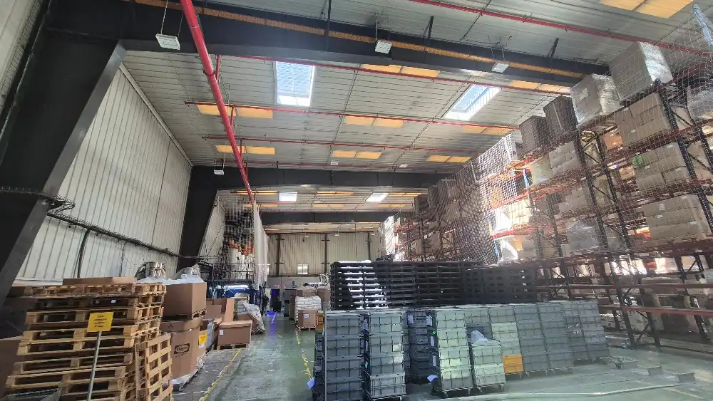 Fabrikhallen zur Miete in Cerdanyola del Vallès mit Heizung und Alarm