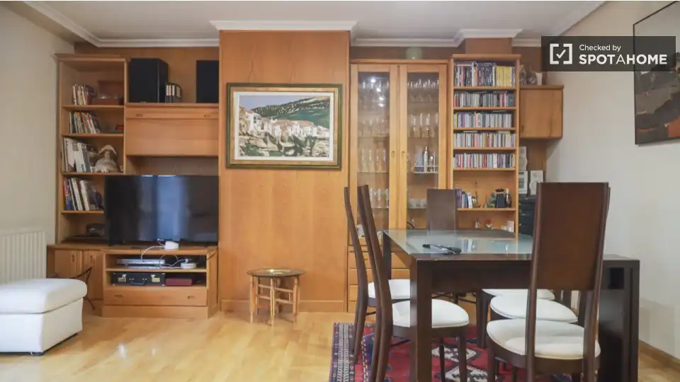 Living room of Flat for rent in Madrid  with Air Conditioner, Heating and Furnished
