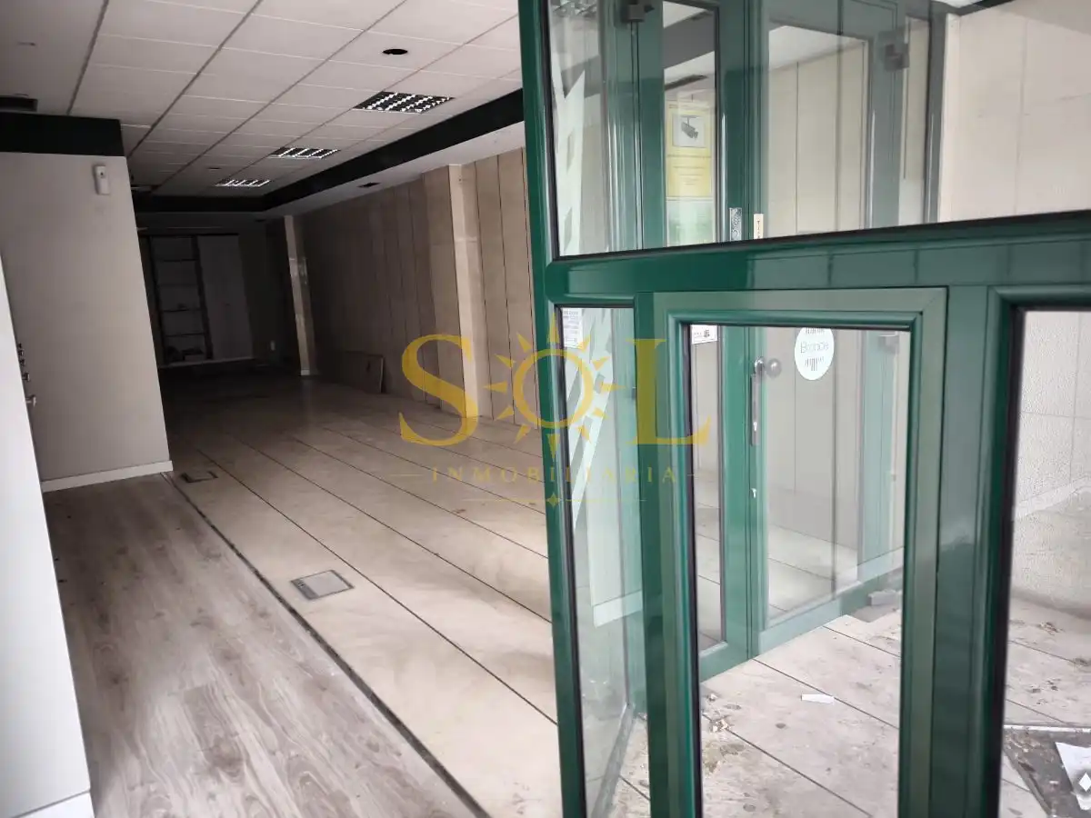 Business premises to rent in Plaza Cortes Leonesas, imagen 3