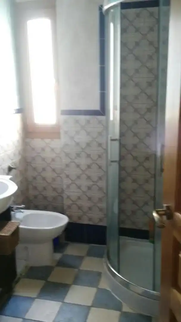 Baño de Piso en venta en Huéscar con Amueblado, Lavadora y Microondas