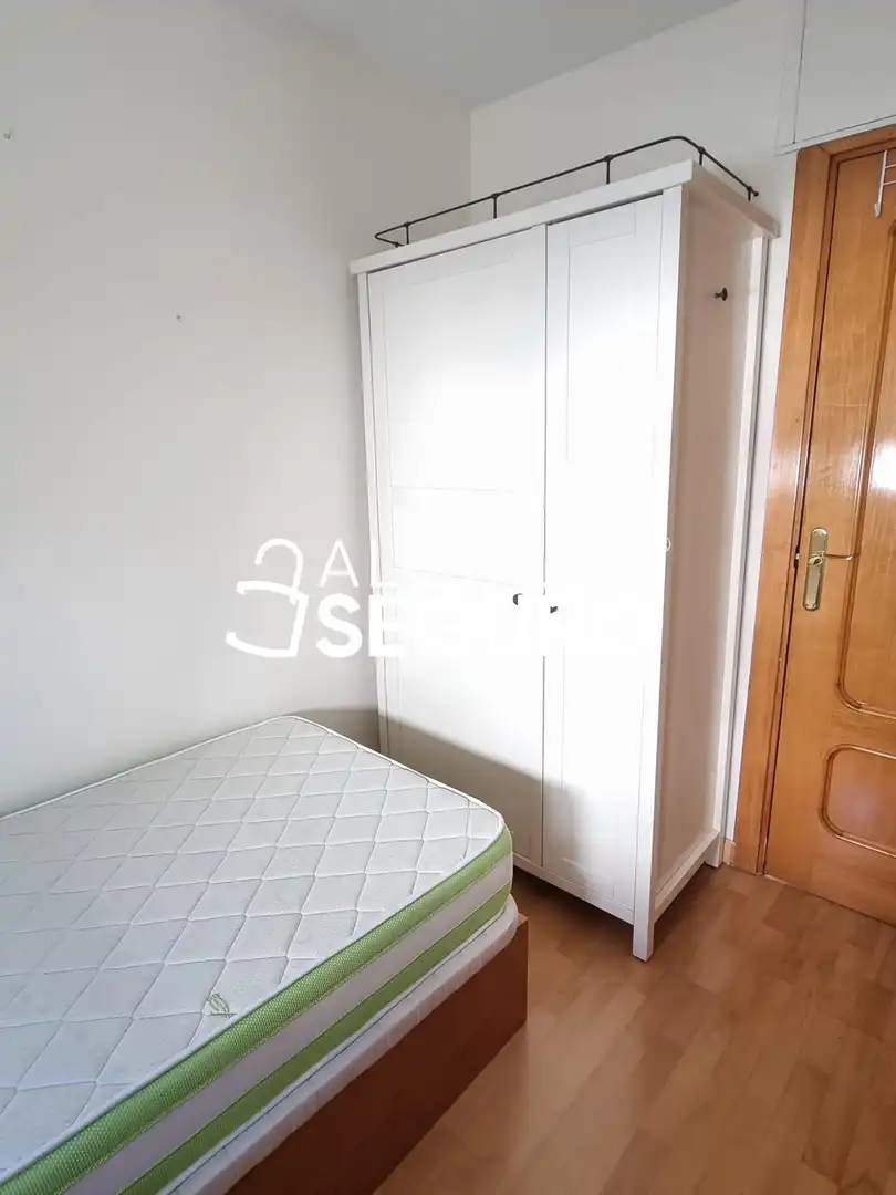 Schlafzimmer von Wohnung zur Miete in Madrid mit Klimaanlage, Heizung und Möbliert